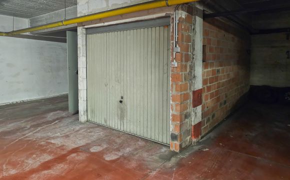 Gesloten garagebox te koop in Evere