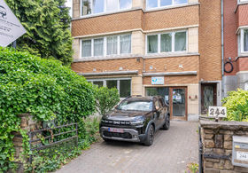 Immeuble mixte à vendre a Auderghem