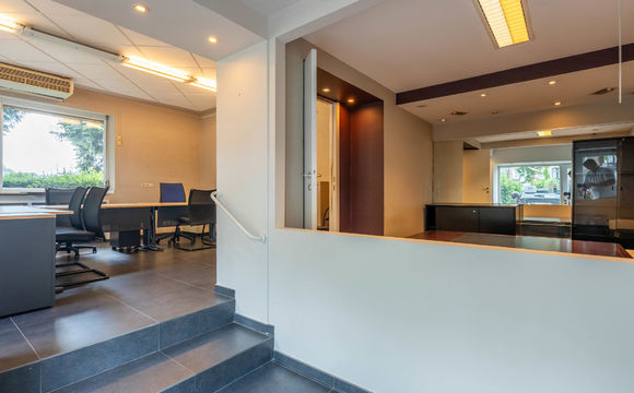 Immeuble mixte à vendre a Auderghem