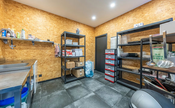 Individual shop for sale in Wezembeek-Oppem