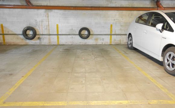 Inside parking for rent in Kraainem