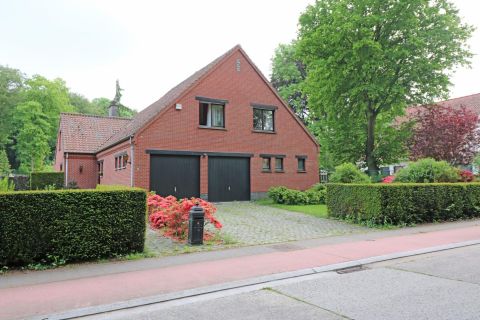 Villa for rent in Sterrebeek